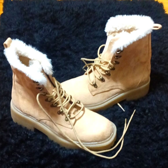 Forever 21 Beautiful  cream boots new - Picture 2 of 4